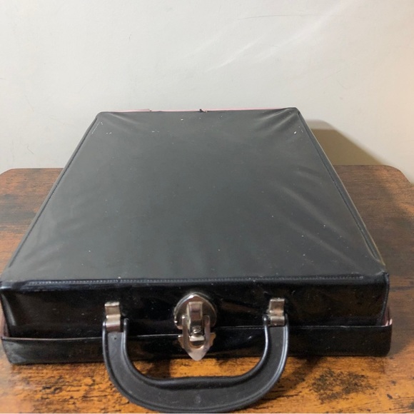 1964 Barbie Doll Case - Picture 11 of 13